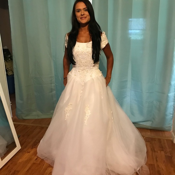 Lady Roi Bridal Wedding Gown Size 4 - Picture 1 of 8